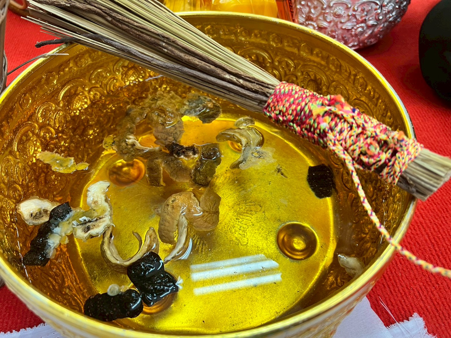 title - ส.ป.ก. ยโสธร จัดพิธีเจริญพระพุทธมนต์ทำบุญถวายภัตตาหารเพลแด่พระสงฆ์ พิธีสักการะศาลเจ้าที่และสิ่งศักดิ์สิทธิ์ประจำสำนักงาน เนื่องในเทศกาลวันขึ้นปีใหม่ไทย